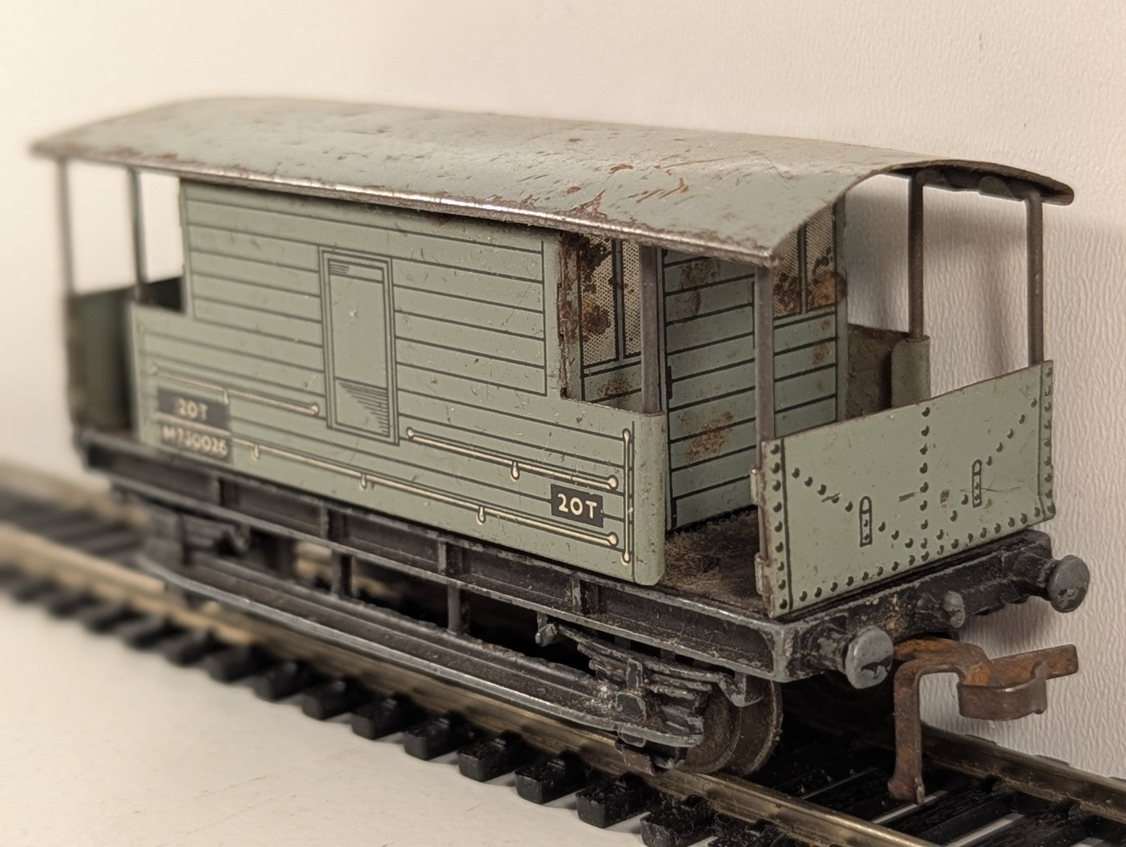 Hornby Dublo 32045 BR 20 Ton Goods Brake Van OO Gauge - Chipped Paint