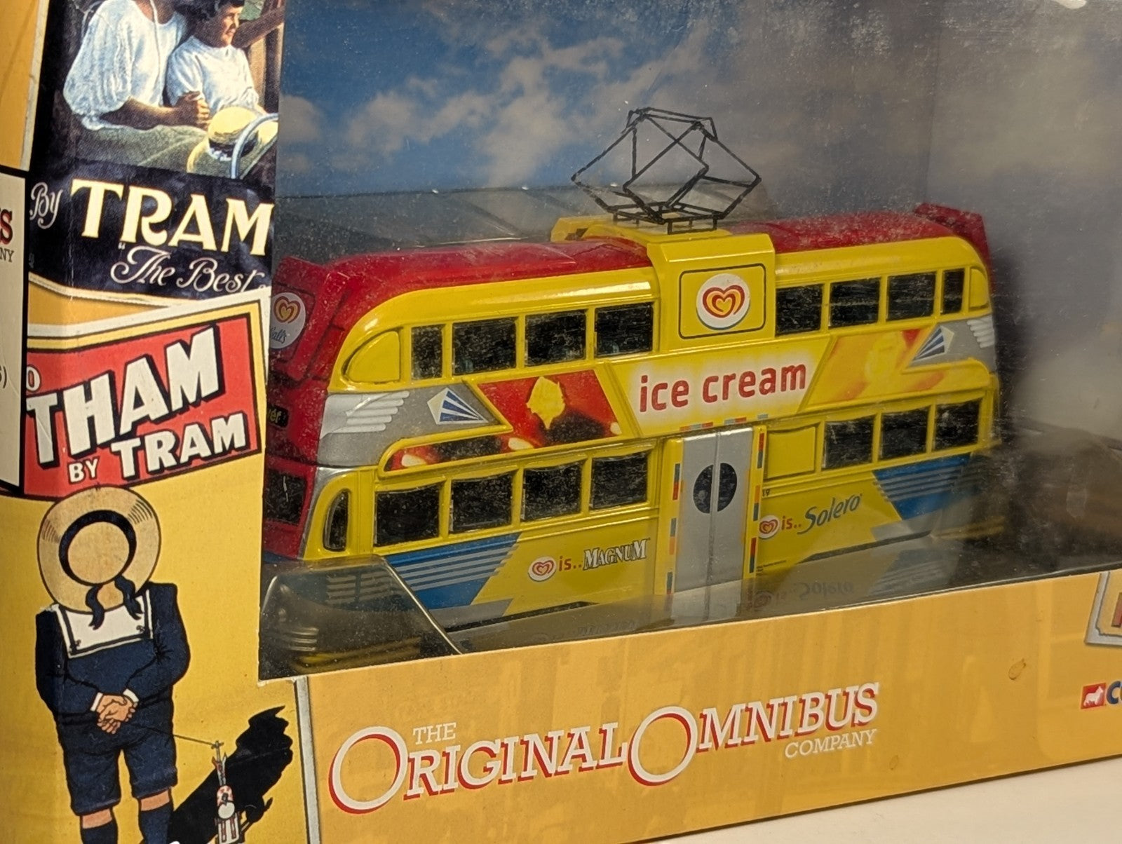 Corgi 1:76 Scale Balloon Tram 719 Blackpool Transport (Wall's) OM43