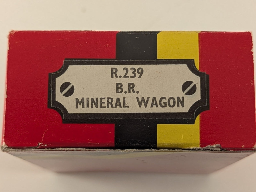 Hornby R239 BR 26T Stone Mineral Wagon finished in BR Bauxite livery.