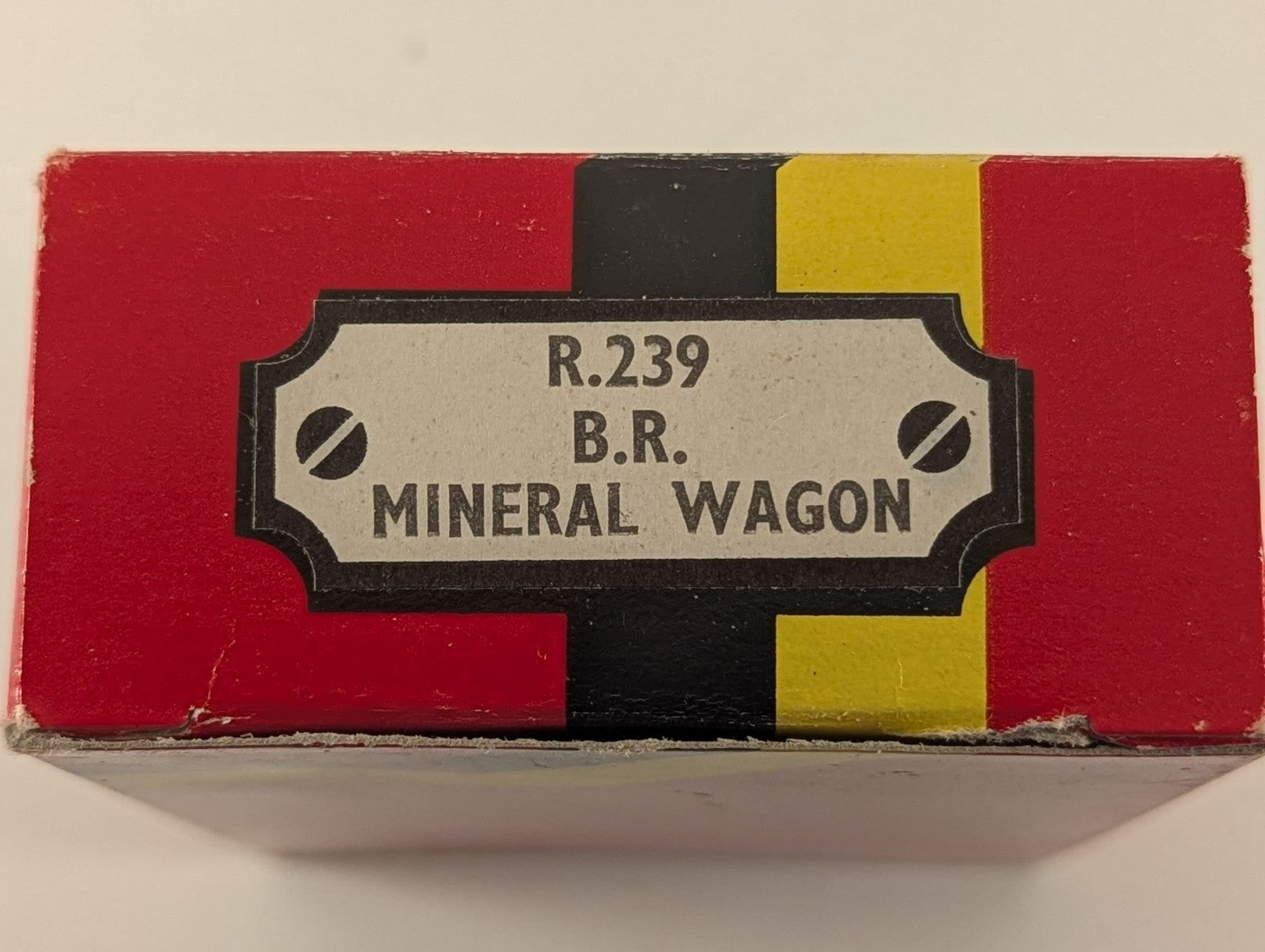 Hornby R239 BR 26T Stone Mineral Wagon finished in BR Bauxite livery.