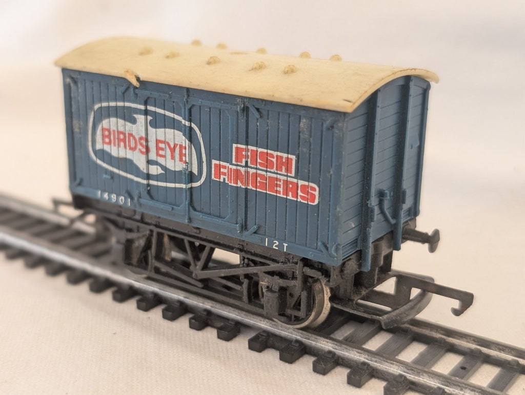 Hornby R105 OO Gauge Birds Eye Fish Fingers Van