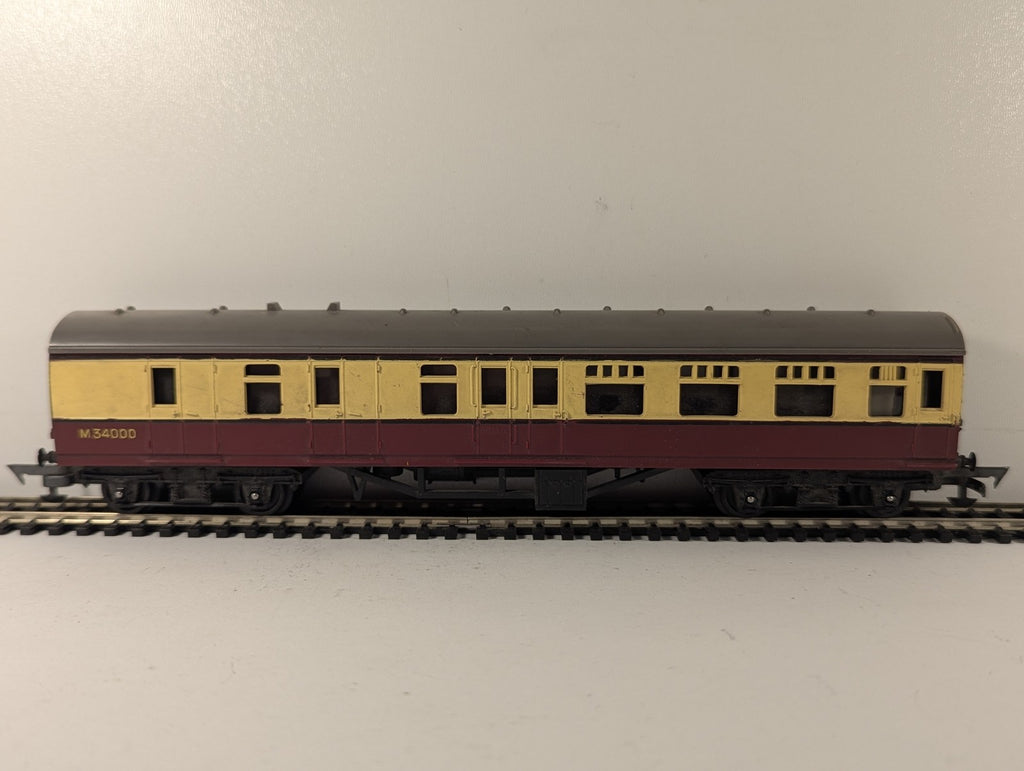 Tri-ang OO Gauge BR Mk1 Brake Coach Passenger Coach M34000 BR Crimson & Cream
