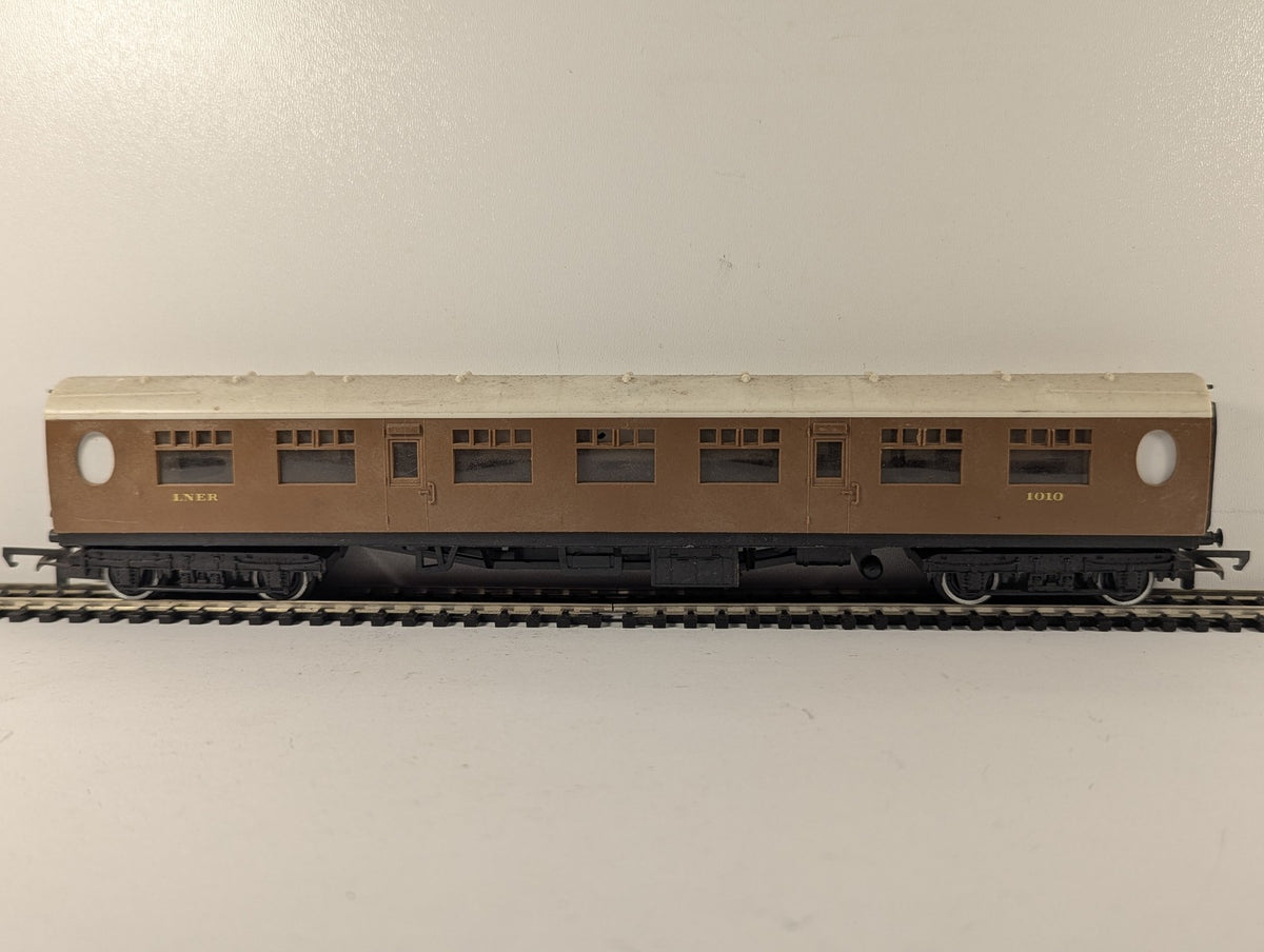Tri-ang OO Gauge LNER Main Line Composite Coach Passenger Coach 1010 LNER Teak
