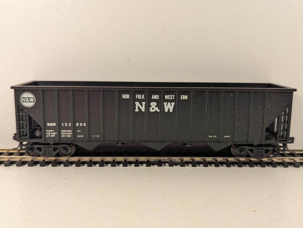 Athearn HO Gauge Norfolk & Western 3-Bay Hopper wagon 132998