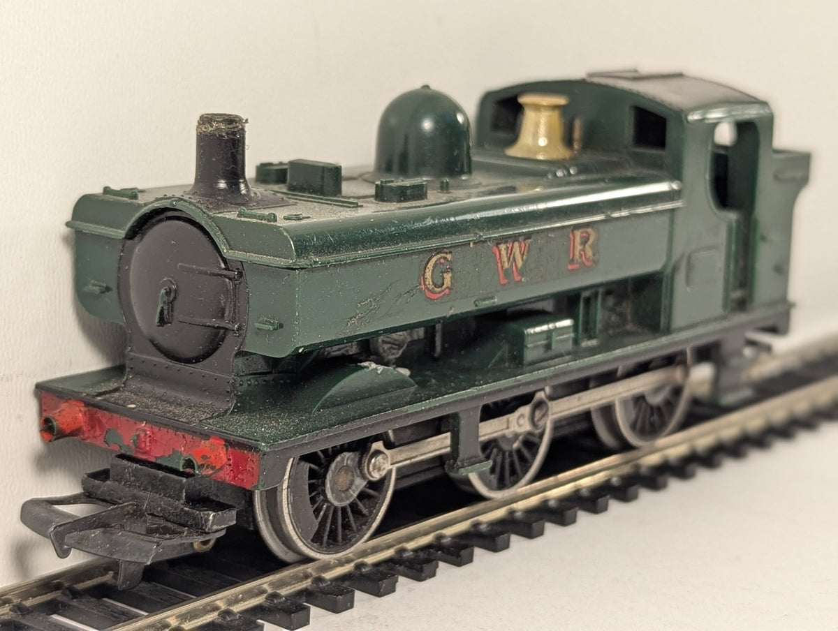 Hornby OO Gauge Class 2721 Pannier Tank Steam Locomotive GWR Green
