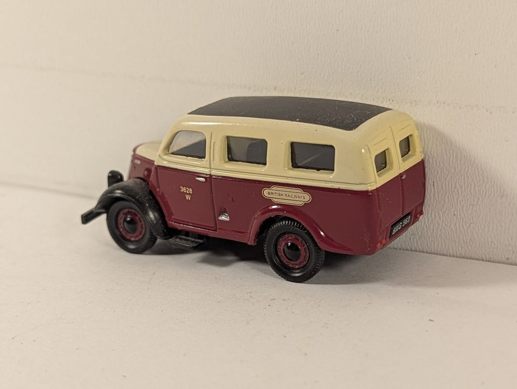 Classix 1:76 Scale / OO Gauge Ford E83W Thames Estate Die-cast Vehicle 3628 W