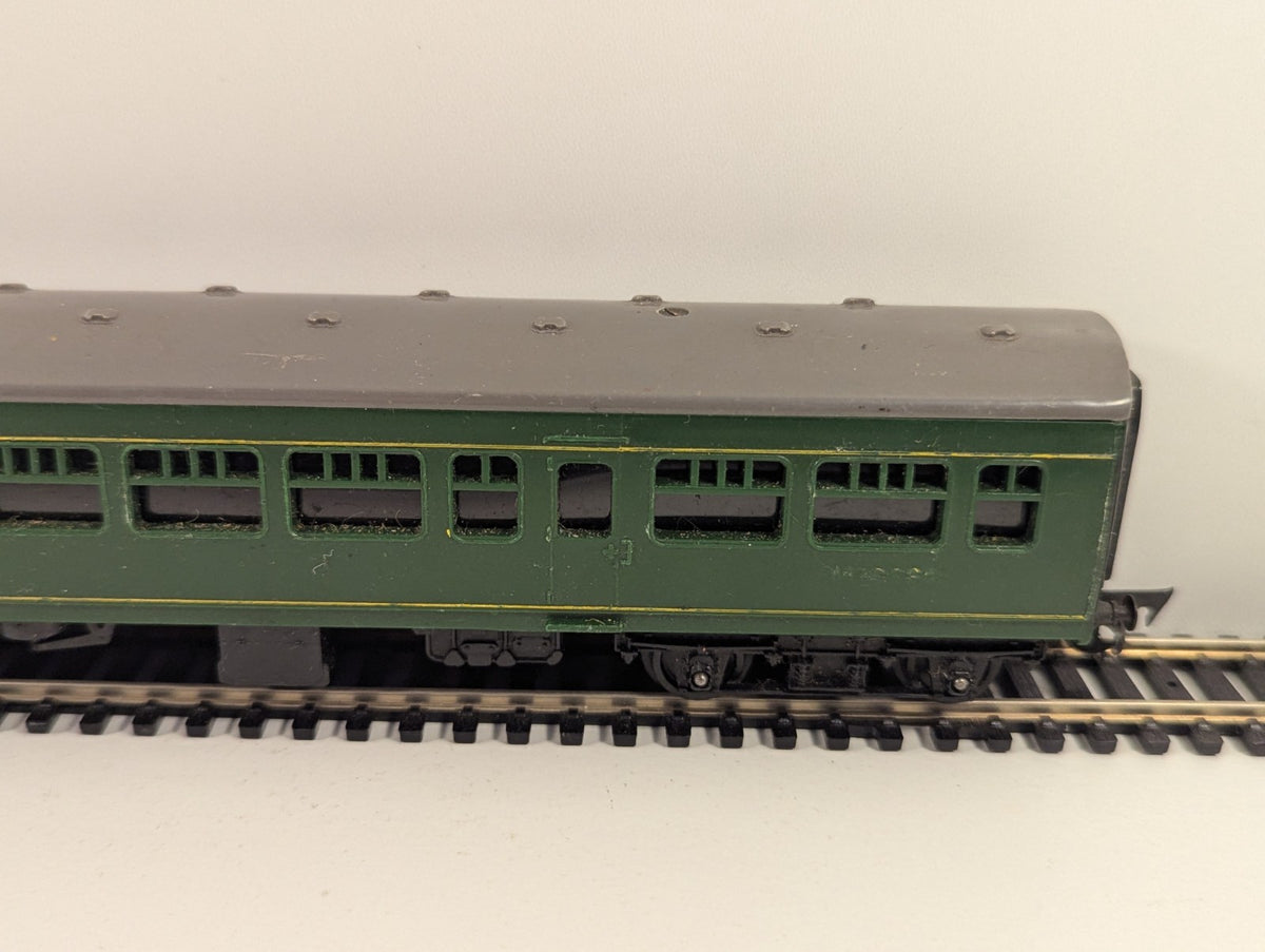 Tri-ang OO Gauge Class 101 DMU Dummy Power Car - broken buffer