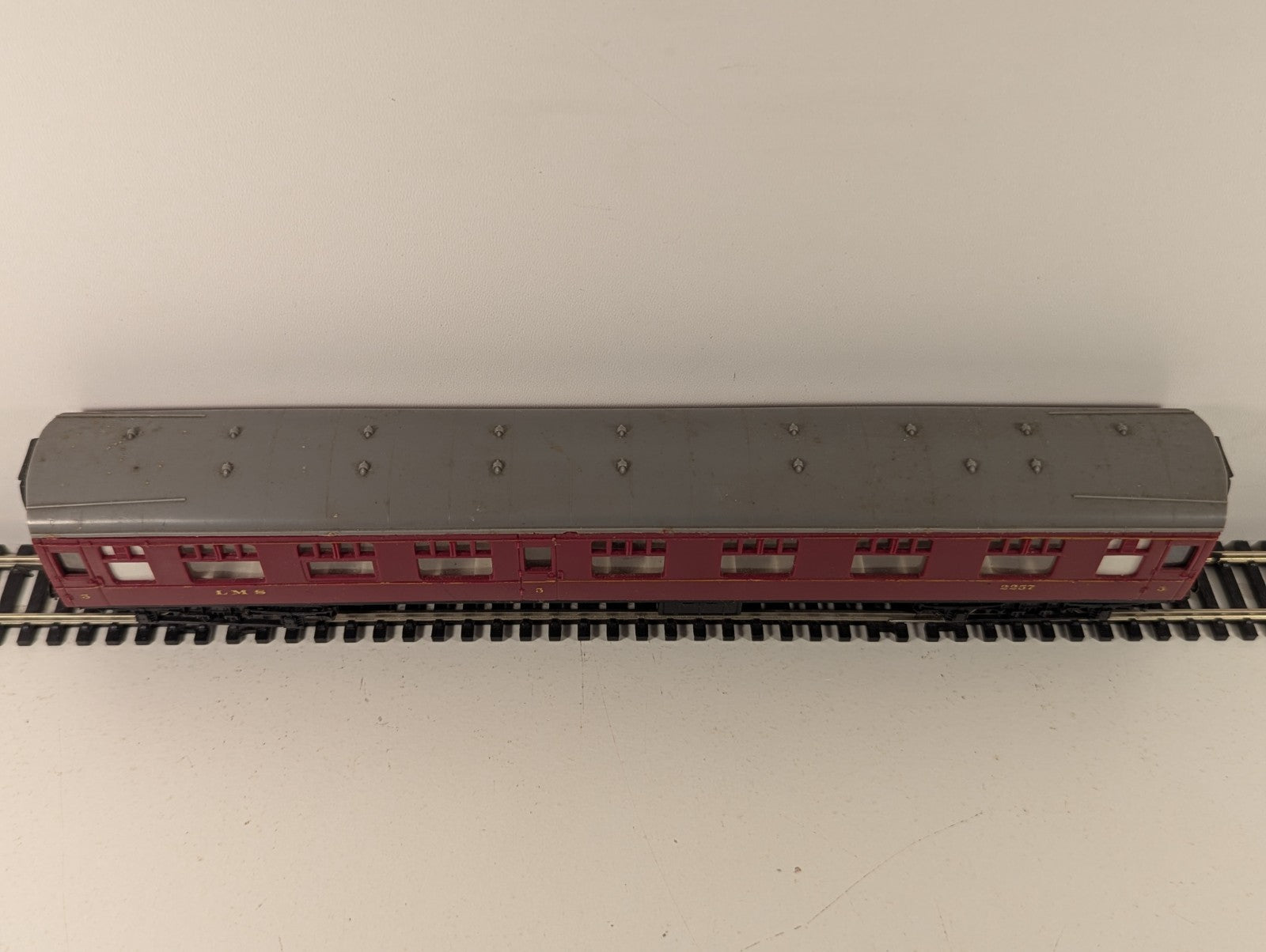 Hornby OO Gauge LMS Mk1 Corridor Full 3rd Coach