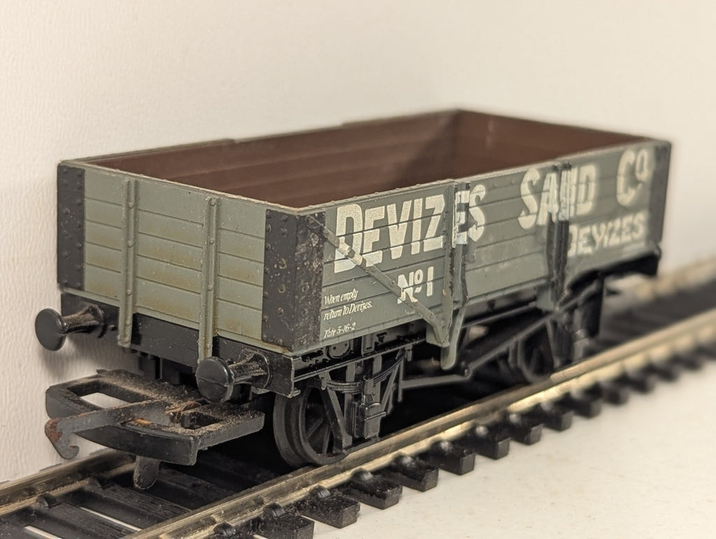 Airfix OO Gauge Devizes Sand Co. 5 Plank Wagon Goods Wagon