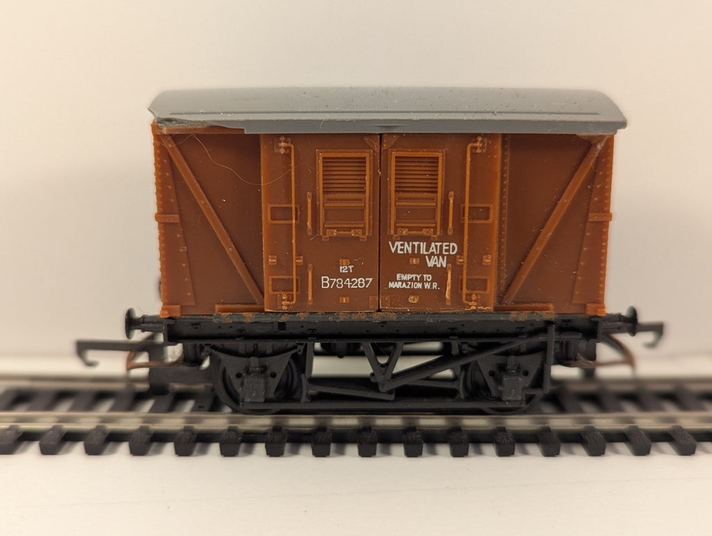 Hornby BR 12T Ventilated Van – B784287 – Some Damage