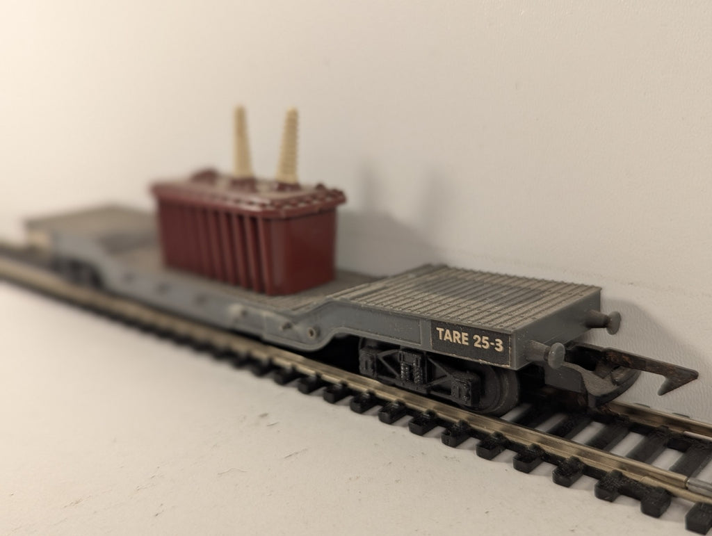 Playcraft HO Gauge Weltrol Wagon with Transformer Goods Wagon B900923 BR Grey