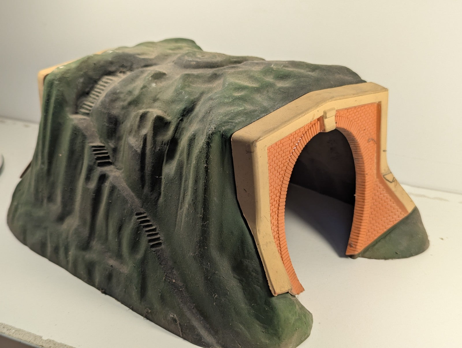 Tri-ang OO Gauge R.119 Single Track Tunnel