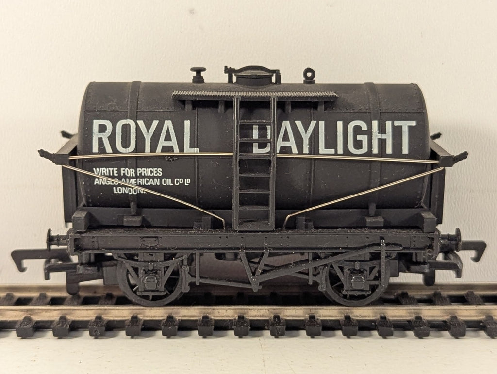 Mainline 37-134 Royal Daylight 12 Ton Petrol Tank Wagon OO Gauge