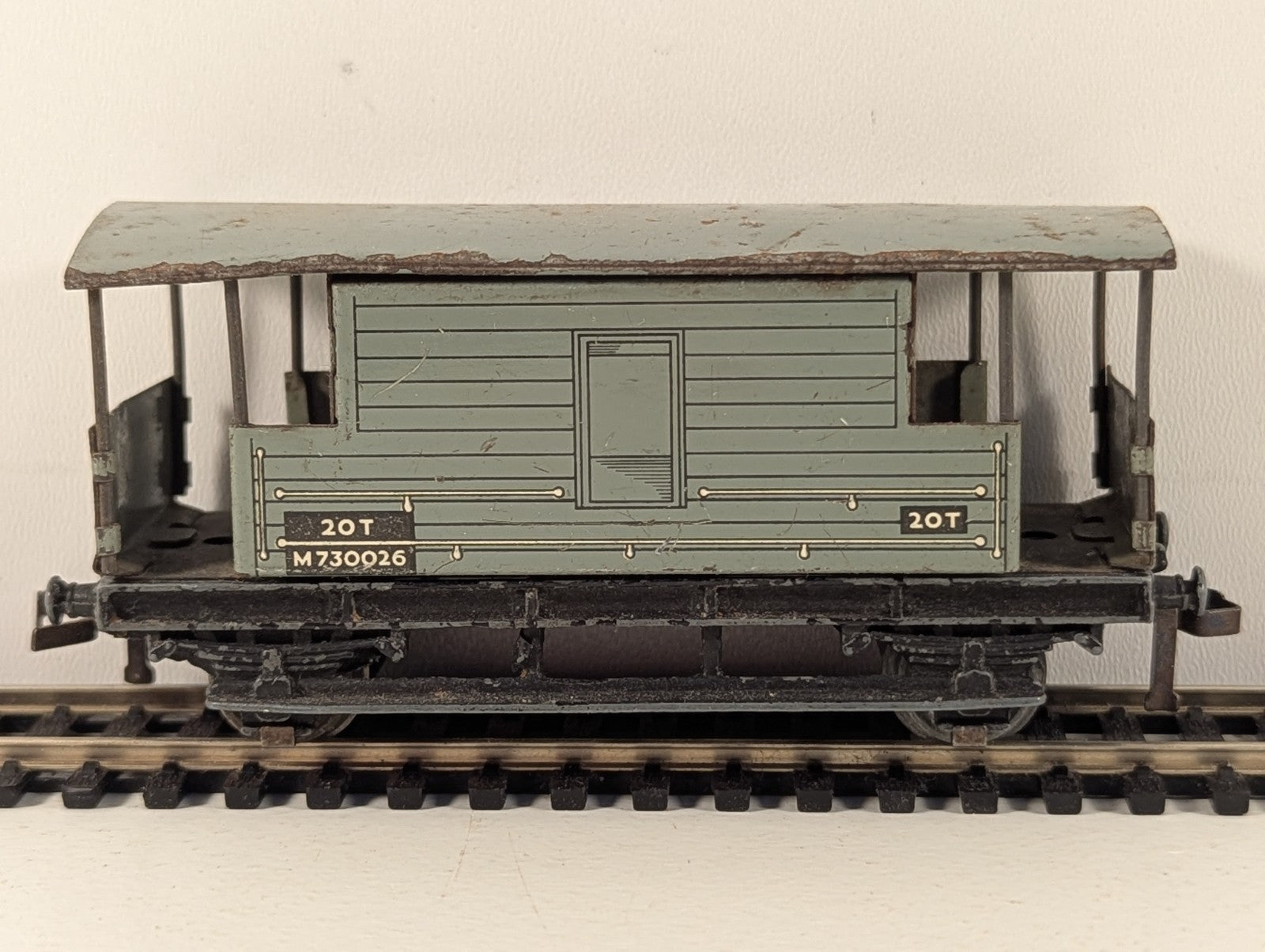 Hornby Dublo 32045 BR 20 Ton Goods Brake Van OO Gauge - Chipped Paint