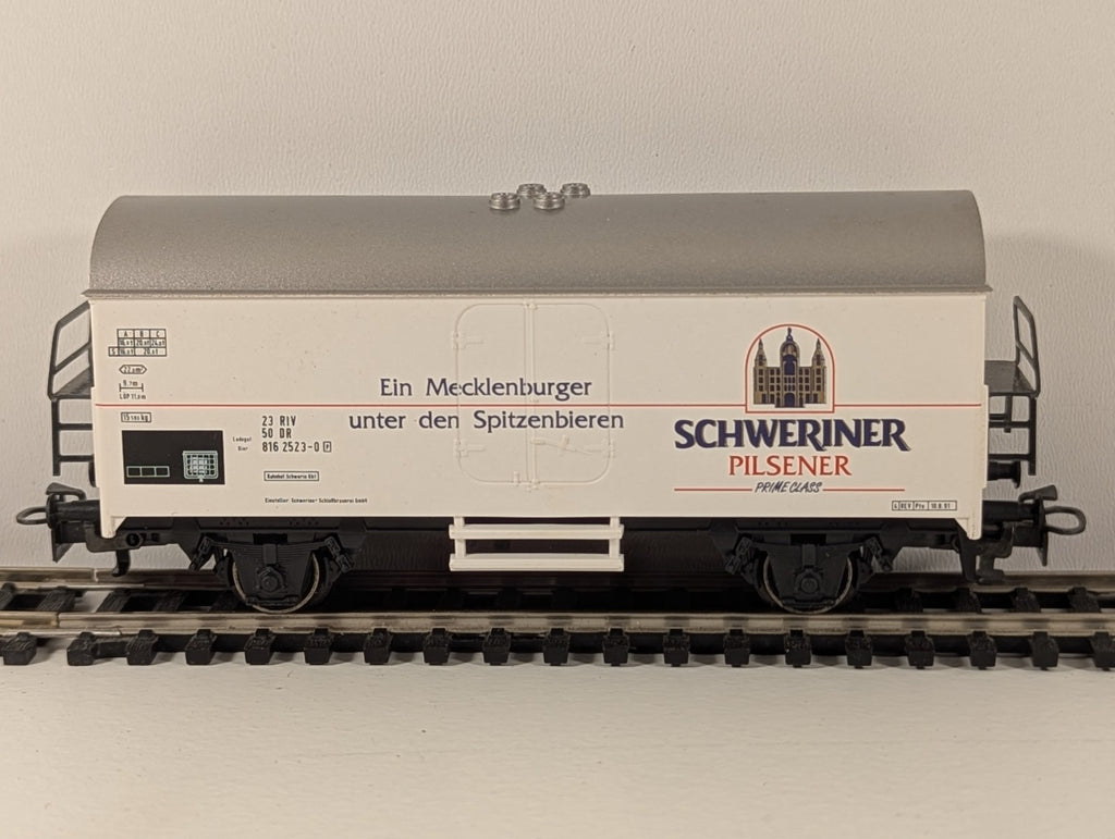 Märklin HO 4418 Schweriner Pilsener Refrigerator Wagon
