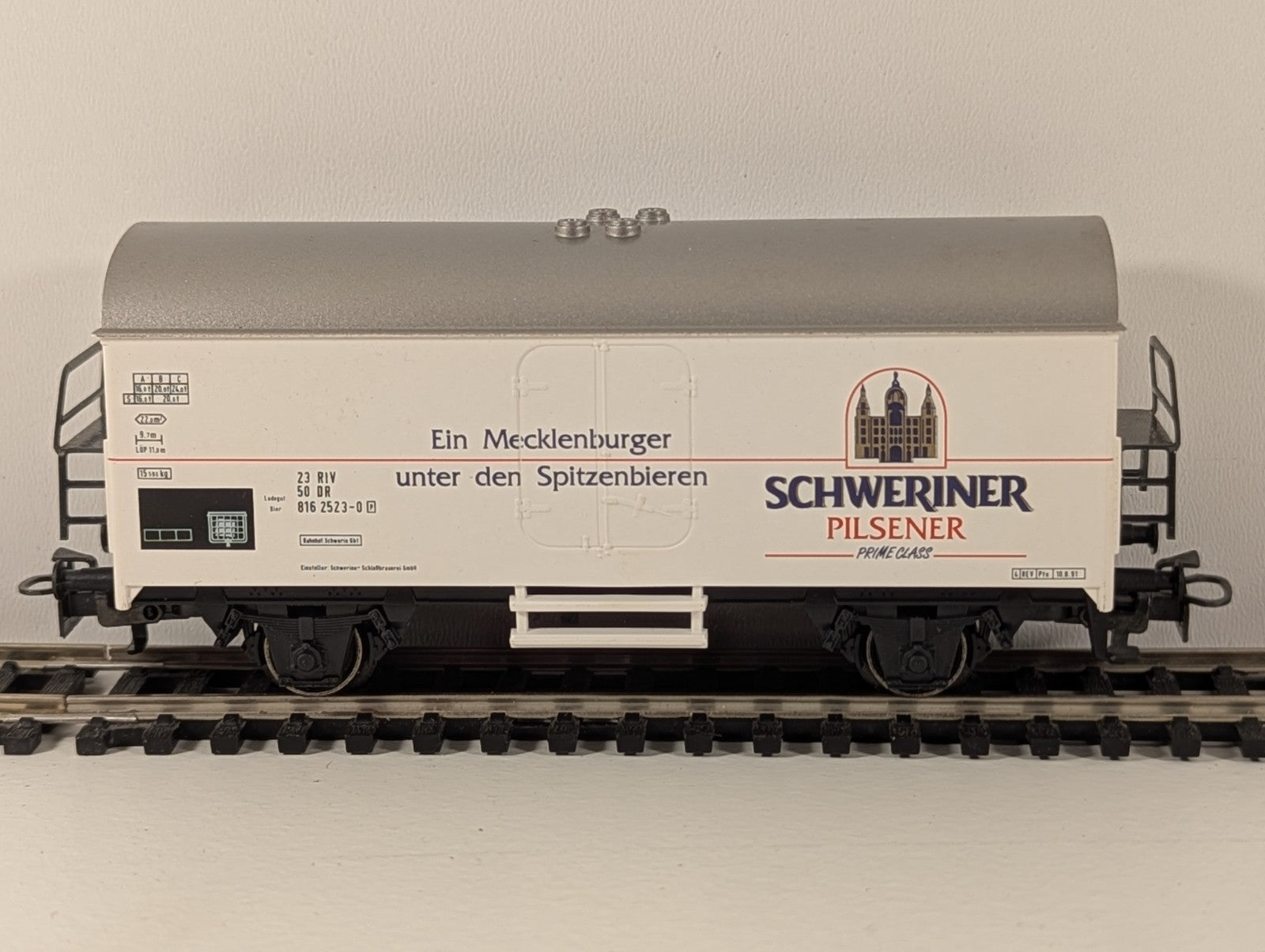 Märklin HO 4418 Schweriner Pilsener Refrigerator Wagon