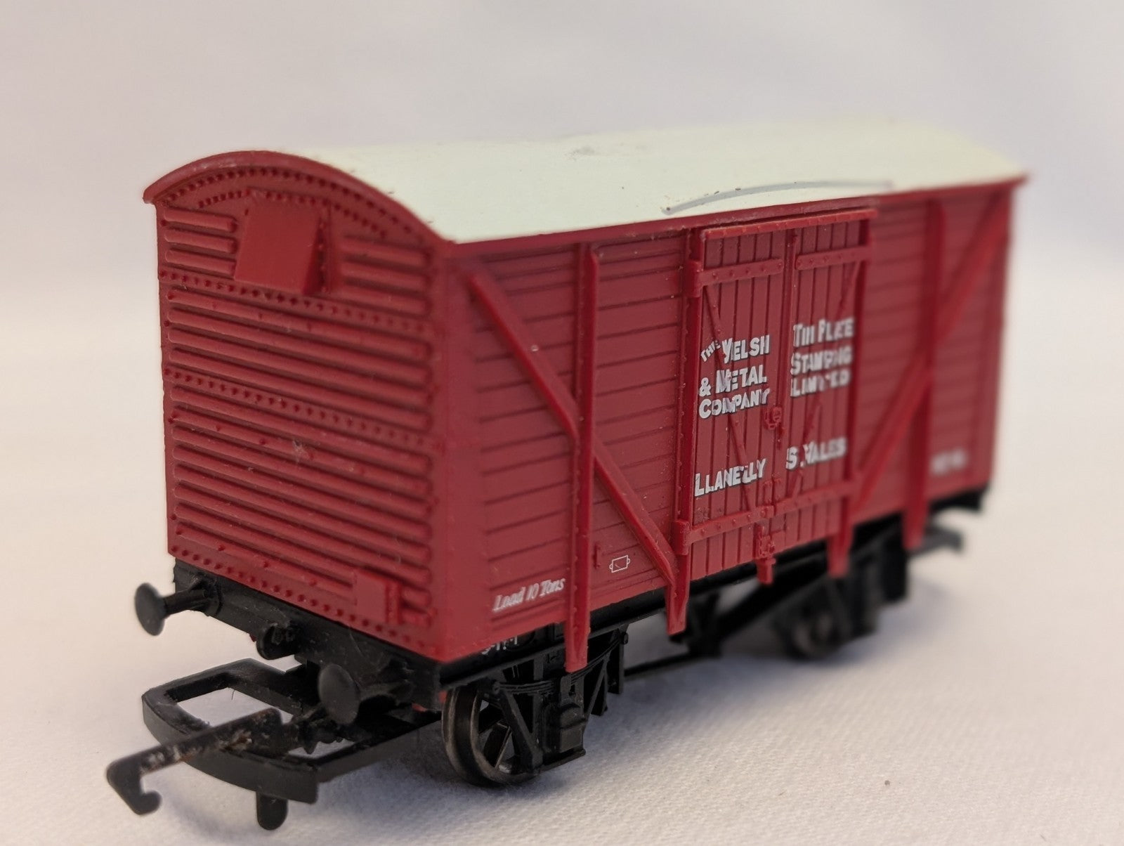 Hornby OO Gauge Welsh Tin Plate & Metal Co. Box Van Goods Wagon