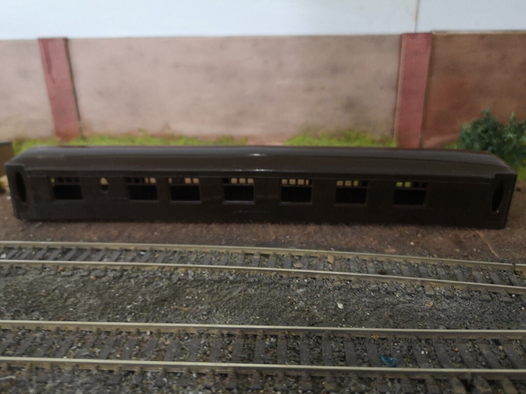 Graham Farish OO Gauge Pullman Coach Body Ready To Paint