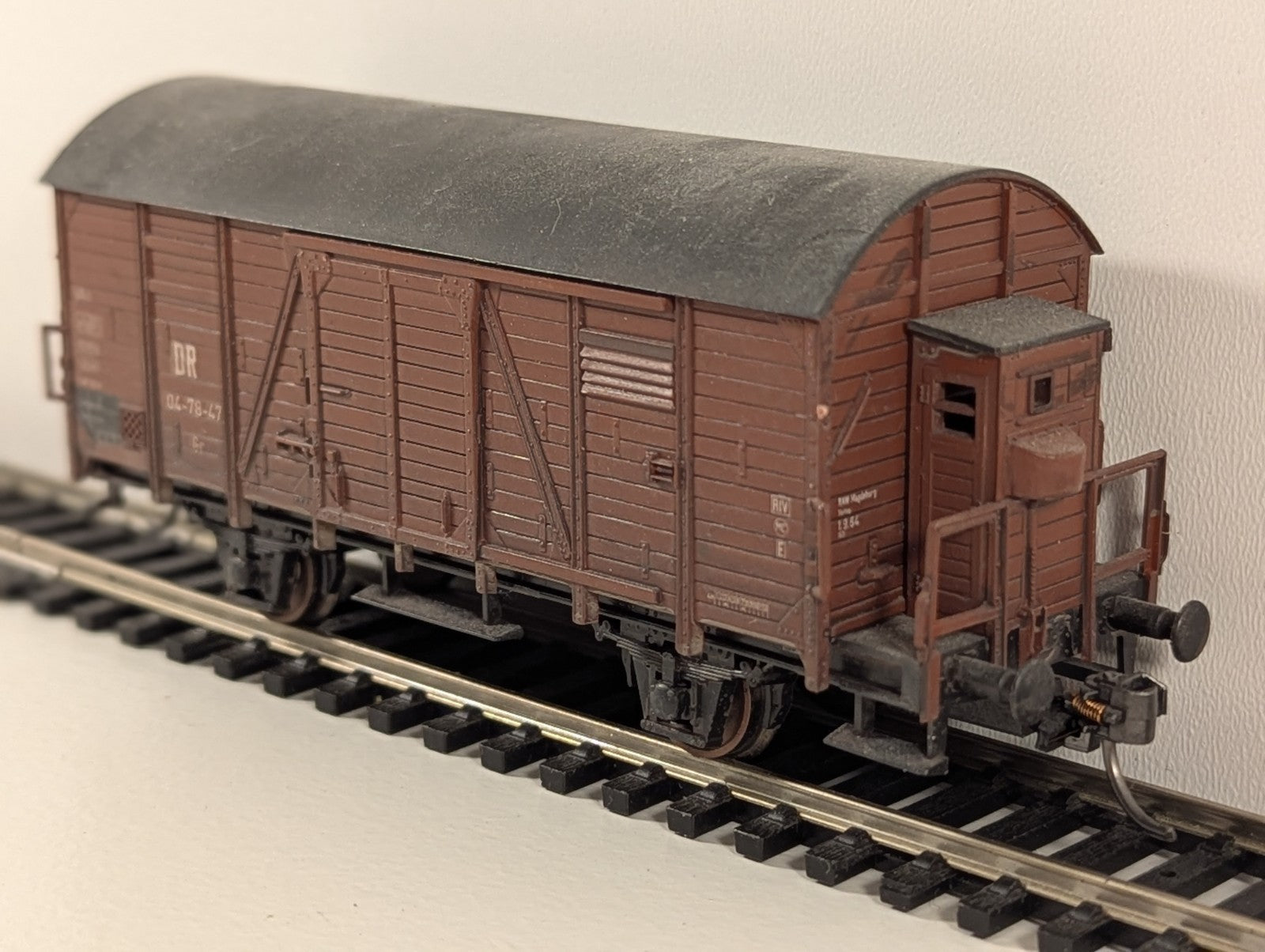 Piko 5-6452-01 – Covered Goods Van with Brakeman’s Cab (H0 Gauge)
