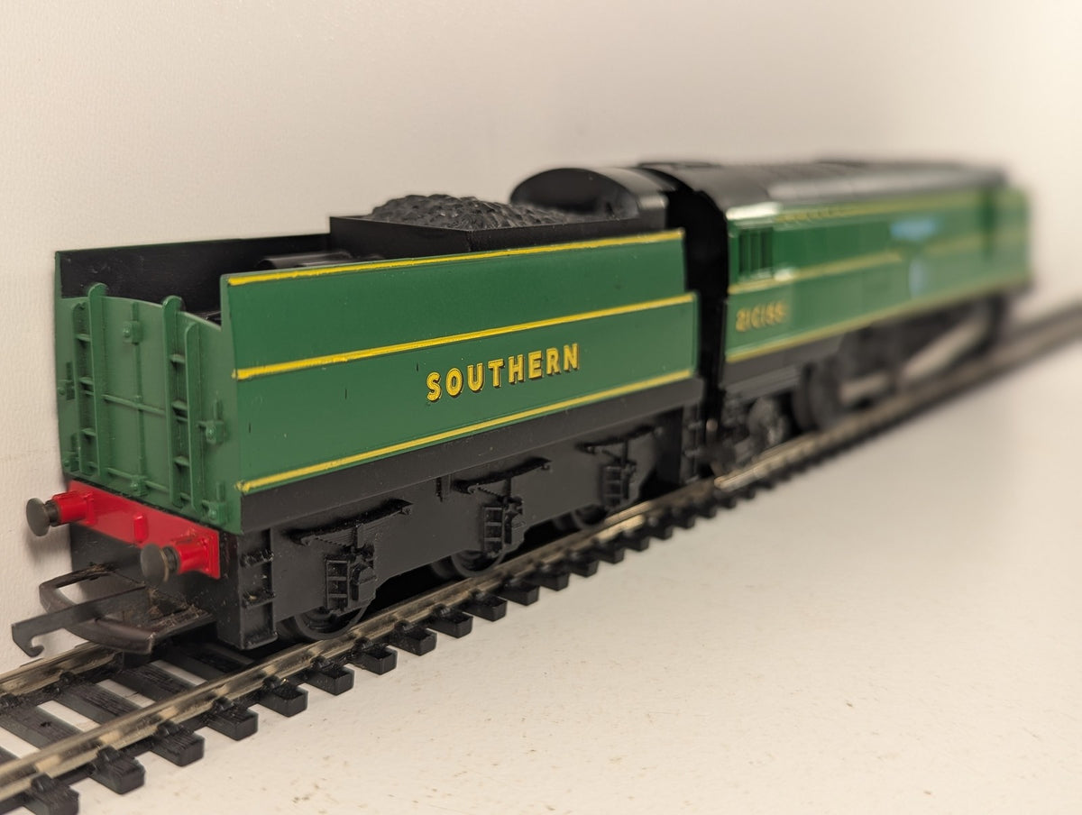 Hornby OO Gauge SR Battle of Britain Class 'Fighter Pilot' Steam Locomotive