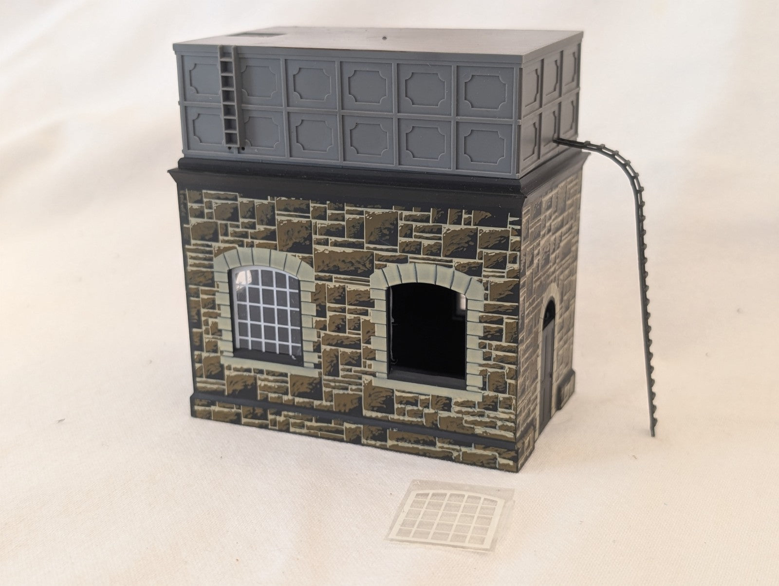 Hornby R.520 OO Gauge Water Tower – Quick Fit Series