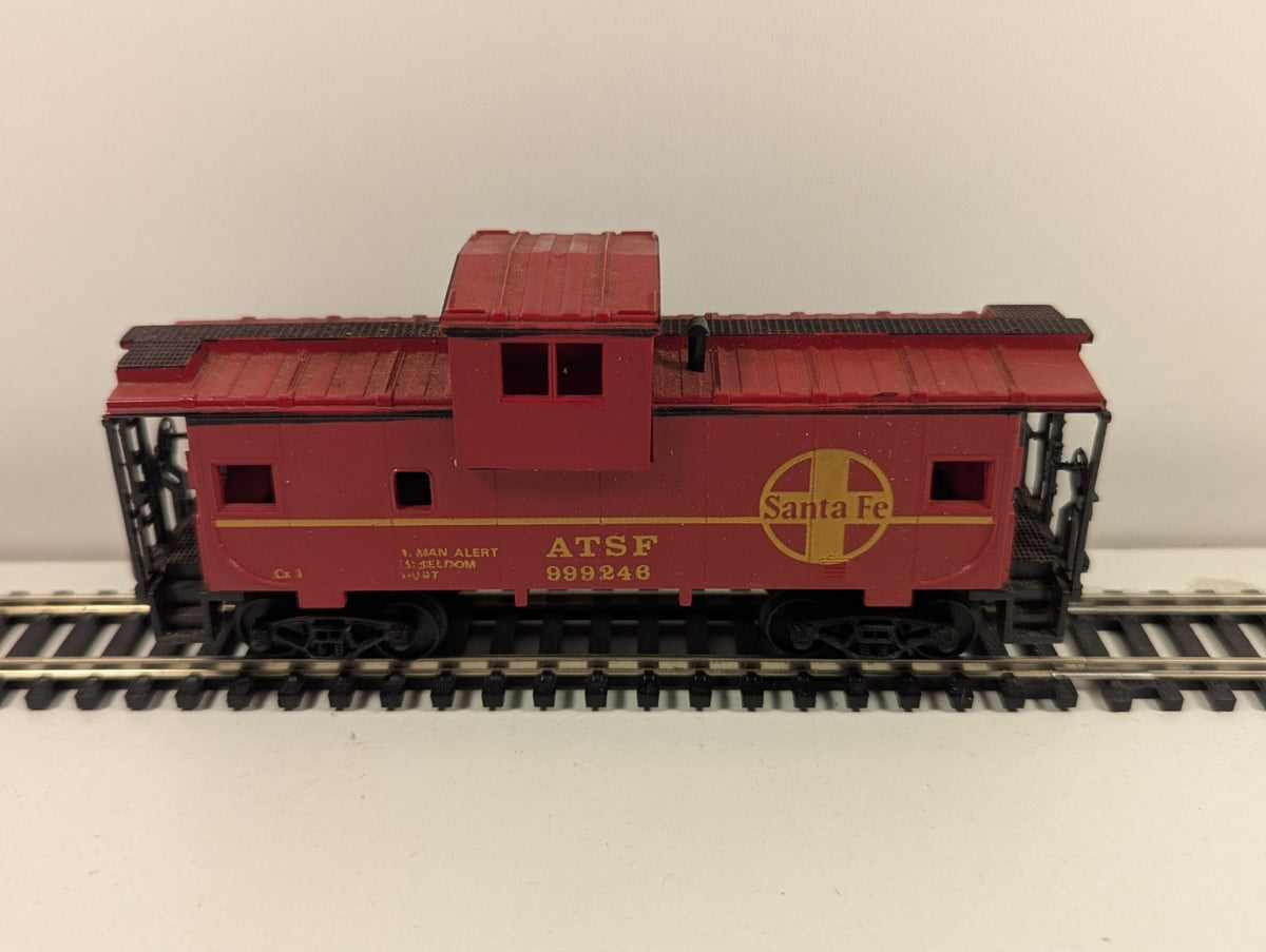 AHM HO Scale Santa Fe (ATSF) Wide-Vision Caboose No. 999246