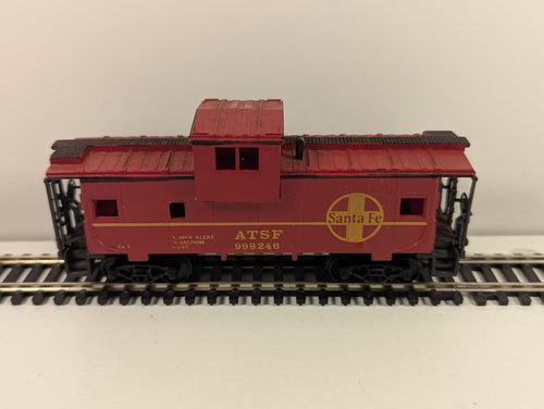 AHM HO Scale Santa Fe (ATSF) Wide-Vision Caboose No. 999246