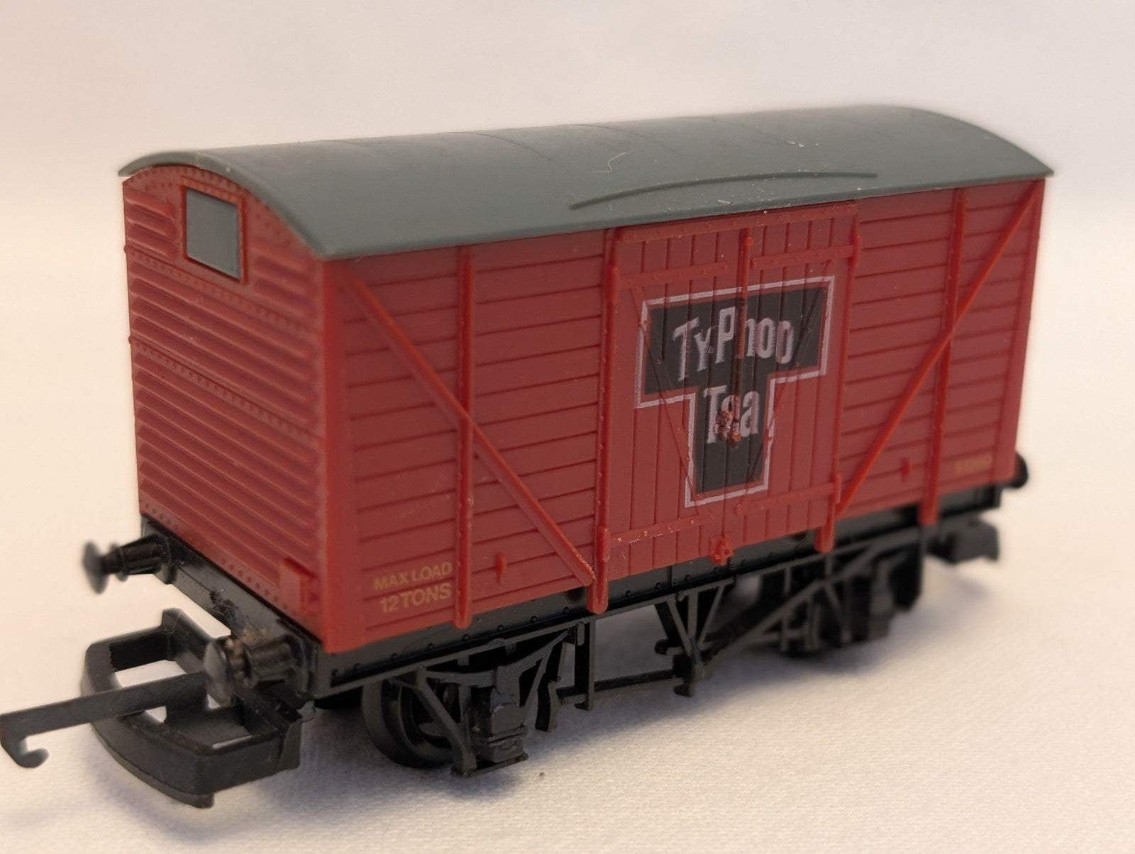 Lima OO Gauge Typhoo Tea Closed Van Goods Wagon S1200 Typhoo Tea