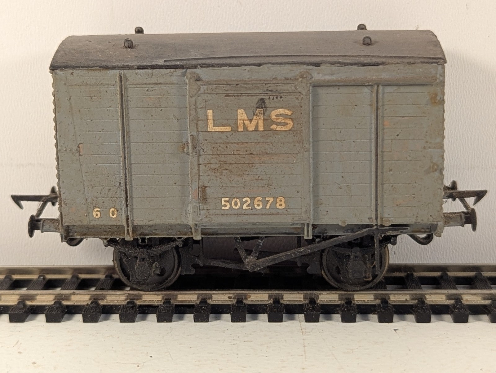 Kit Built OO Gauge LMS 12t Corrugated End Box Van Goods Wagon 502678 LMS