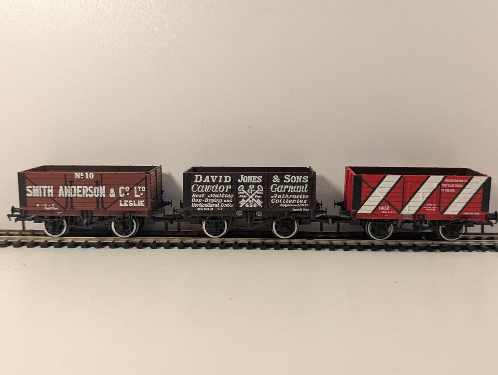 Bachmann 37-077K Set of Three Private Owner Wagons 2009/2010