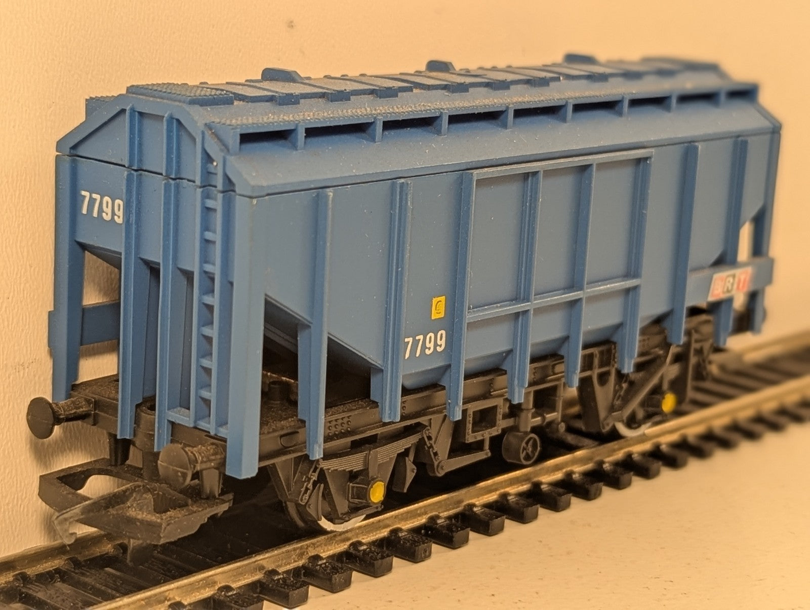 Hornby R.023 Bulk Grain Hopper Wagon