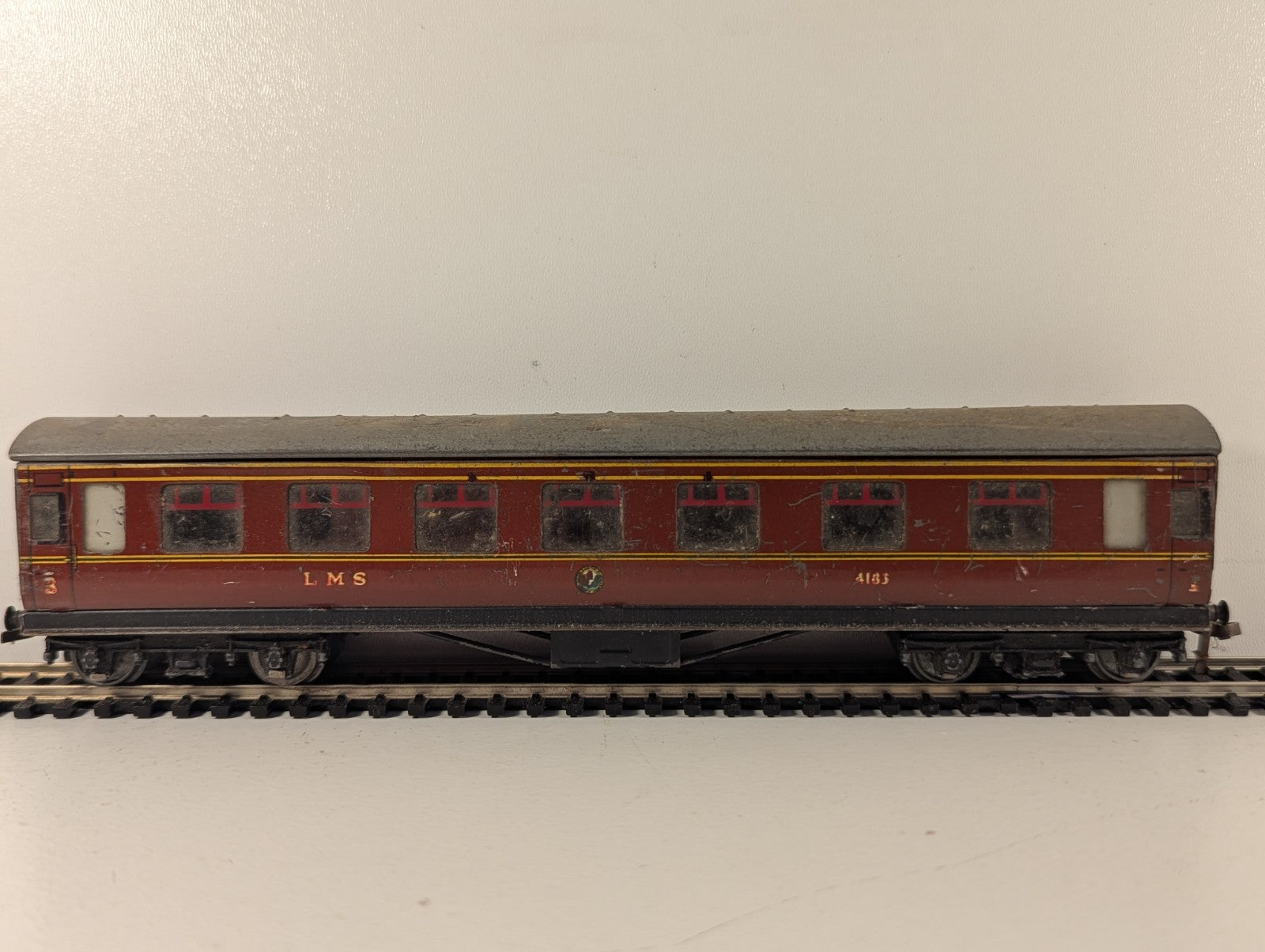Hornby Dublo 4183 LMS Tinplate Coach OO Gauge