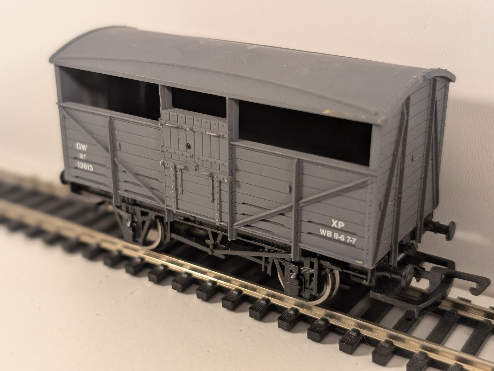 Dapol OO Gauge GWR 8-Ton Cattle Wagon No. 13813