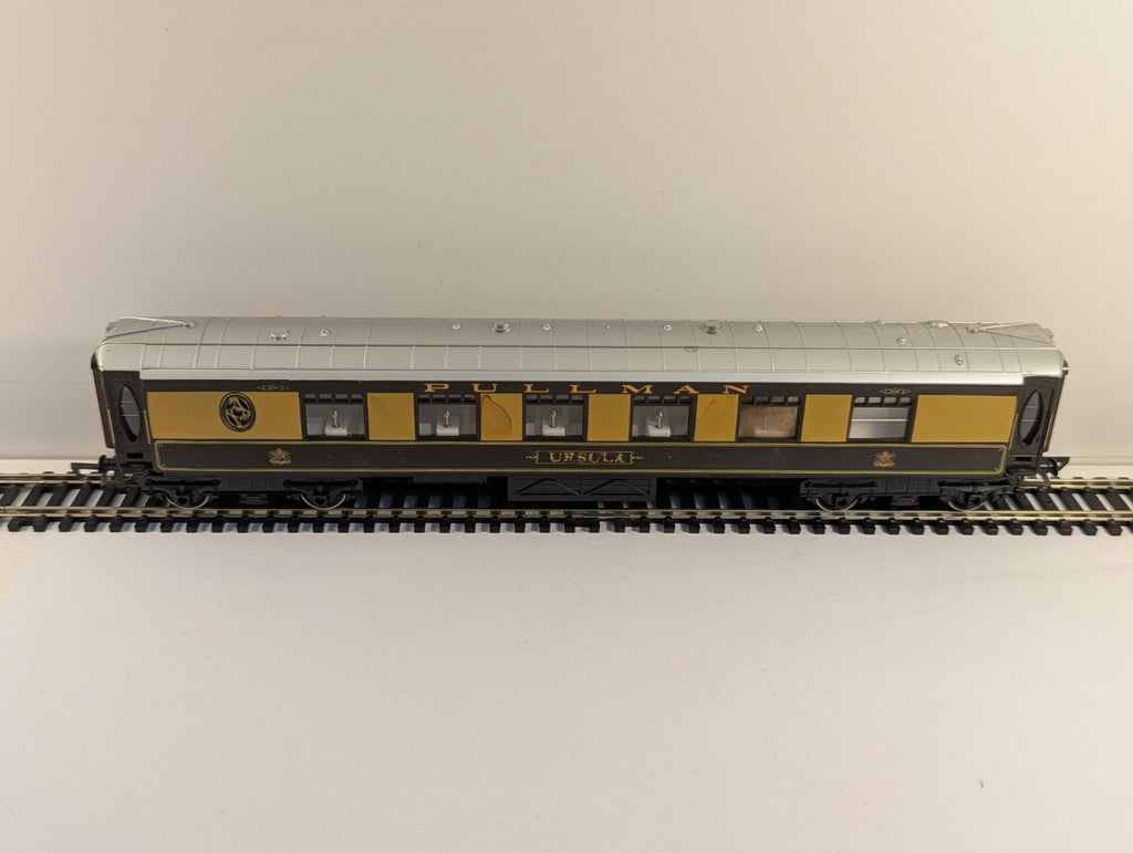 Hornby OO Gauge Pullman Parlour Coach "Ursula"