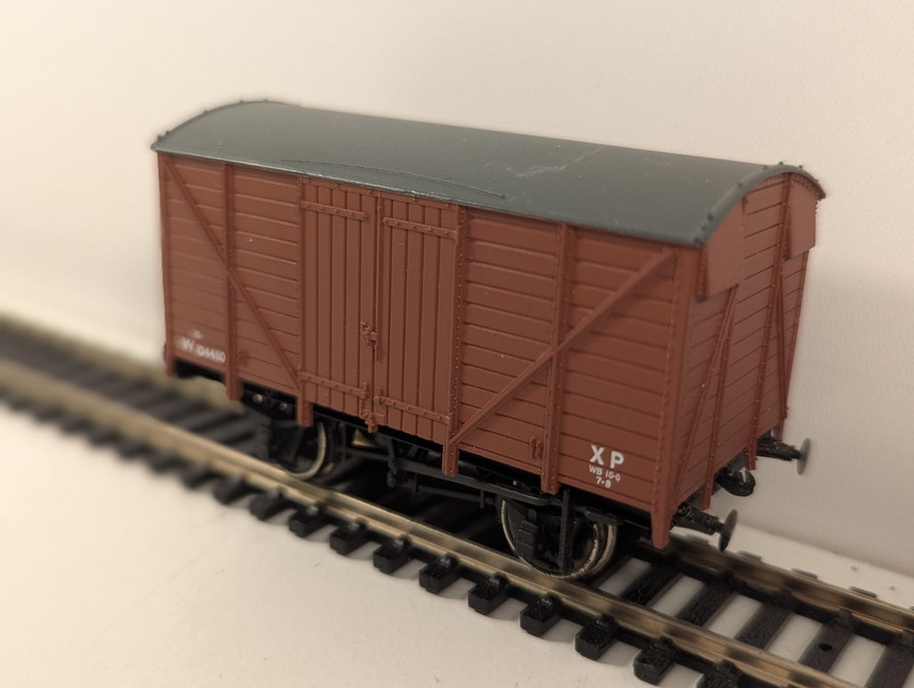 Bachmann OO Gauge 12T Ventilated Van BR Grey
