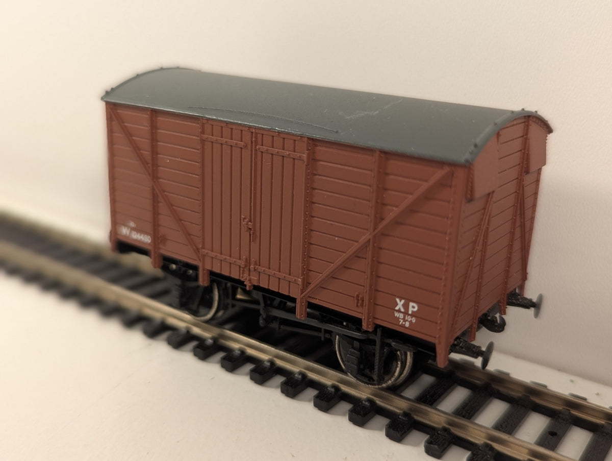 Bachmann OO Gauge 12T Ventilated Van BR Grey