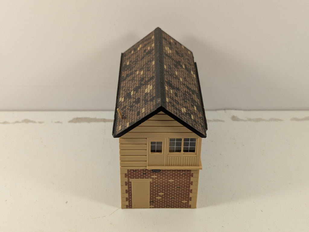 Hornby R503 OO Gauge Railway Signal Box