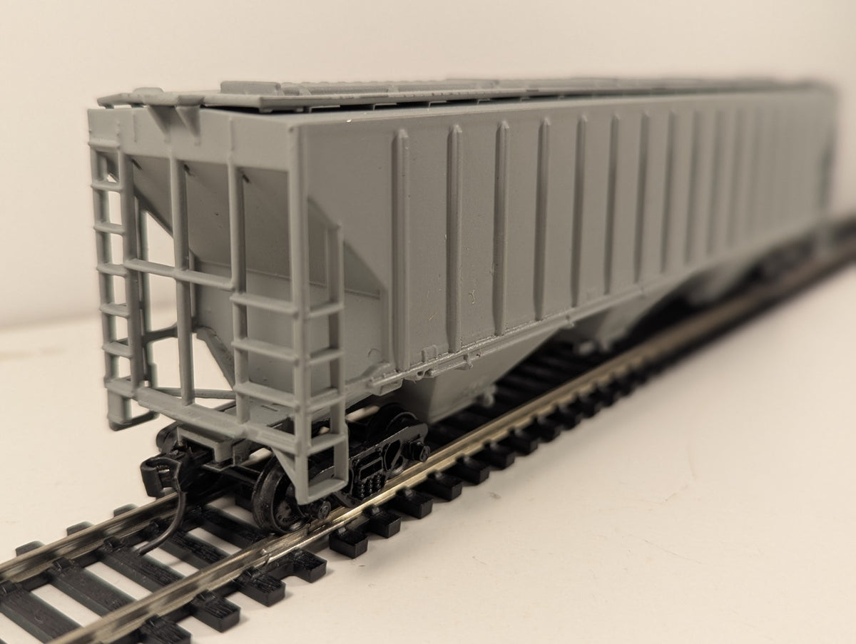 Athearn HO Scale 54' Rib Side 3-Bay Covered Hopper – Painted Unlettered