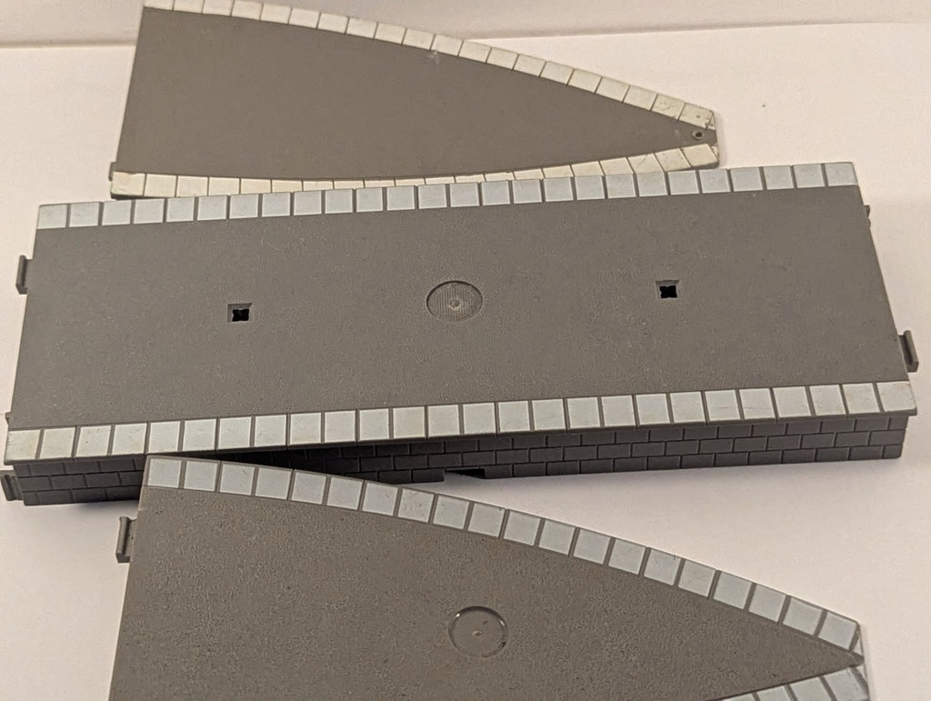 Hornby OO Gauge Grey Plastic Straight Platform and Curved Ramps