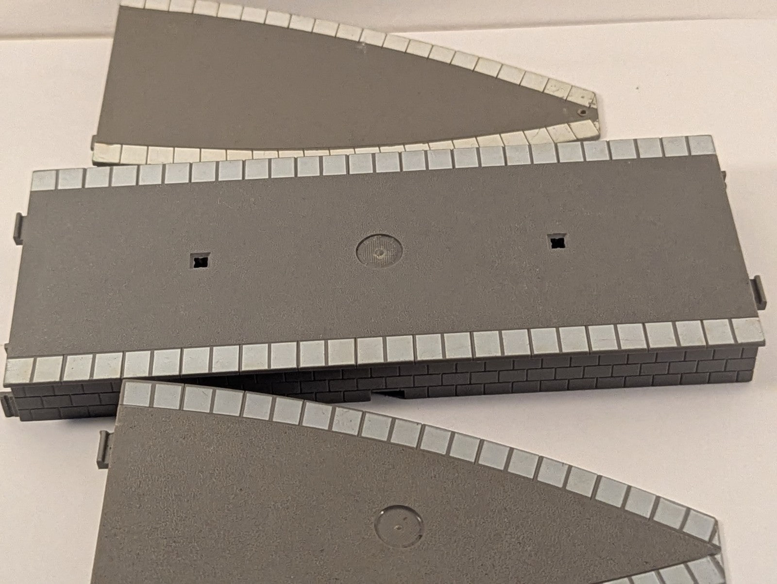Hornby OO Gauge Grey Plastic Straight Platform and Curved Ramps