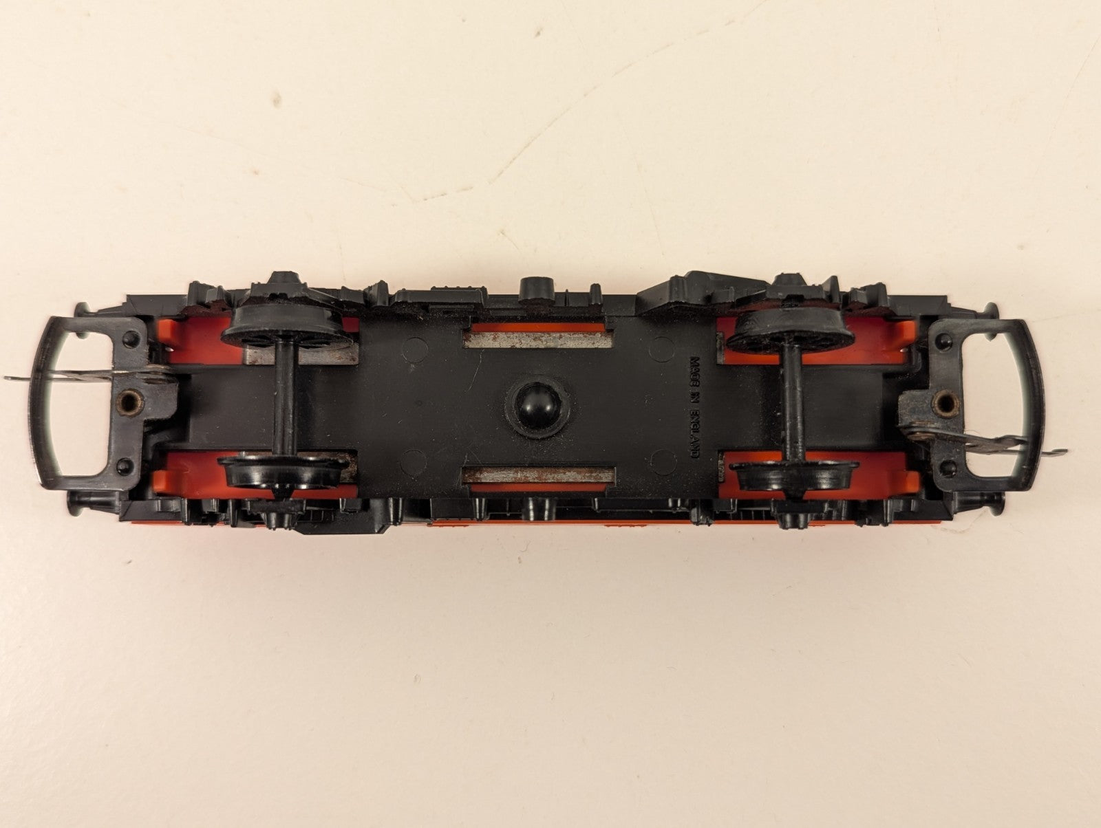 Hornby R224 OO Gauge Flat Wagon Missing Wheel Load
