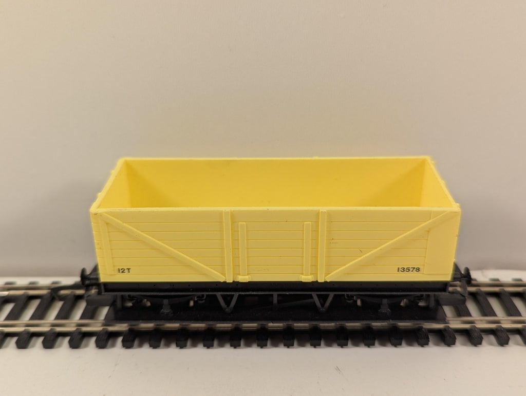 Hornby H654 OO Long Wheelbase Mineral Wagon Yellow