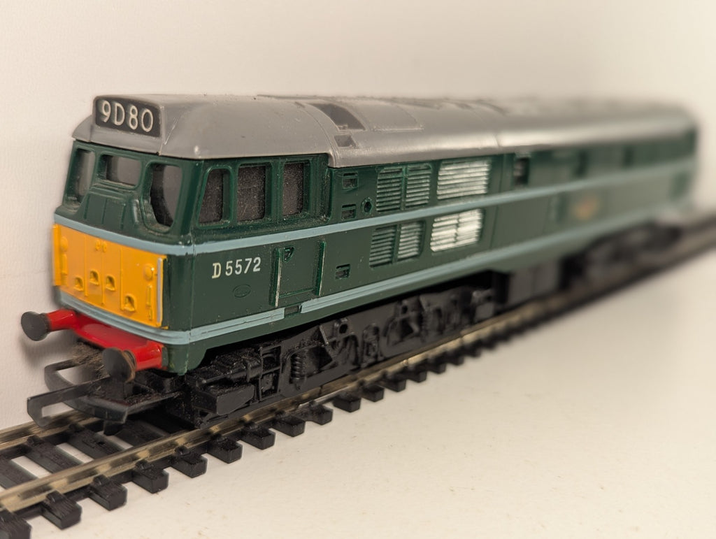 Tri-ang R.357  Class 31 Locomotive D5572 BR Green
