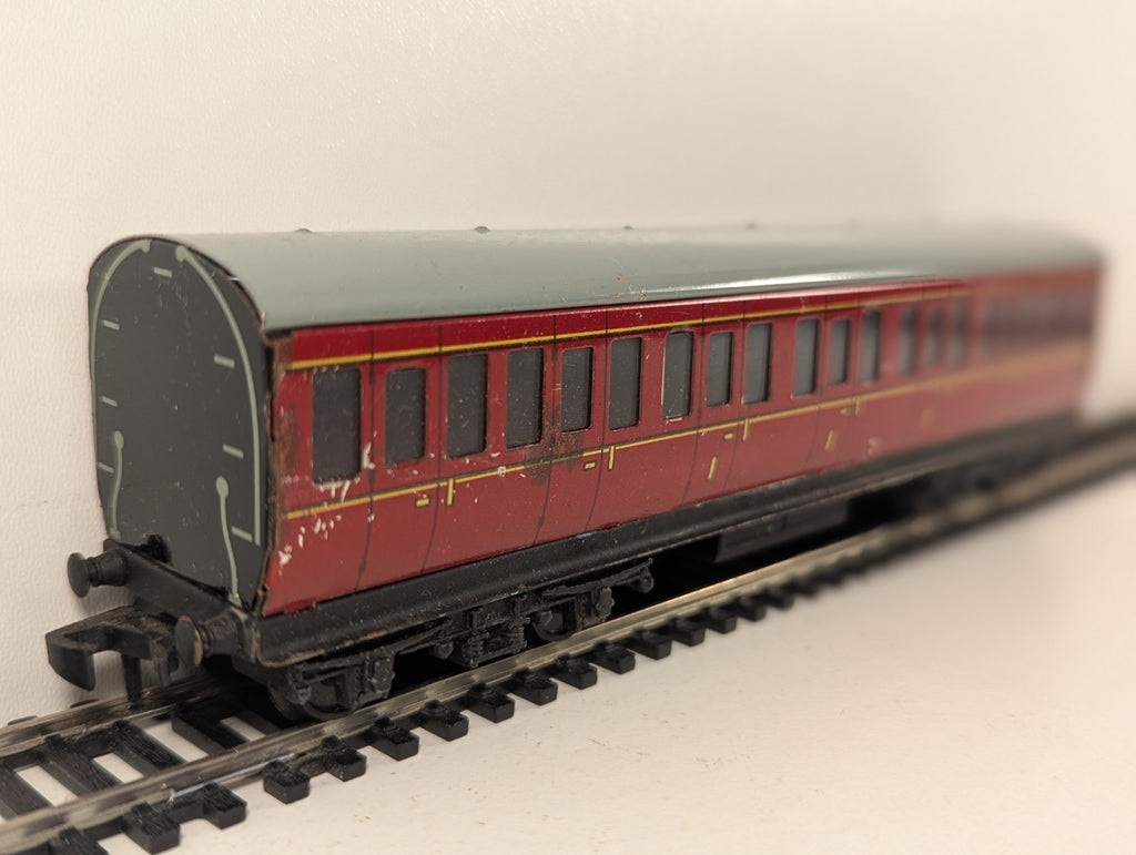 Hornby Dublo OO Gauge BR Mk1 Suburban Composite Coach Maroon