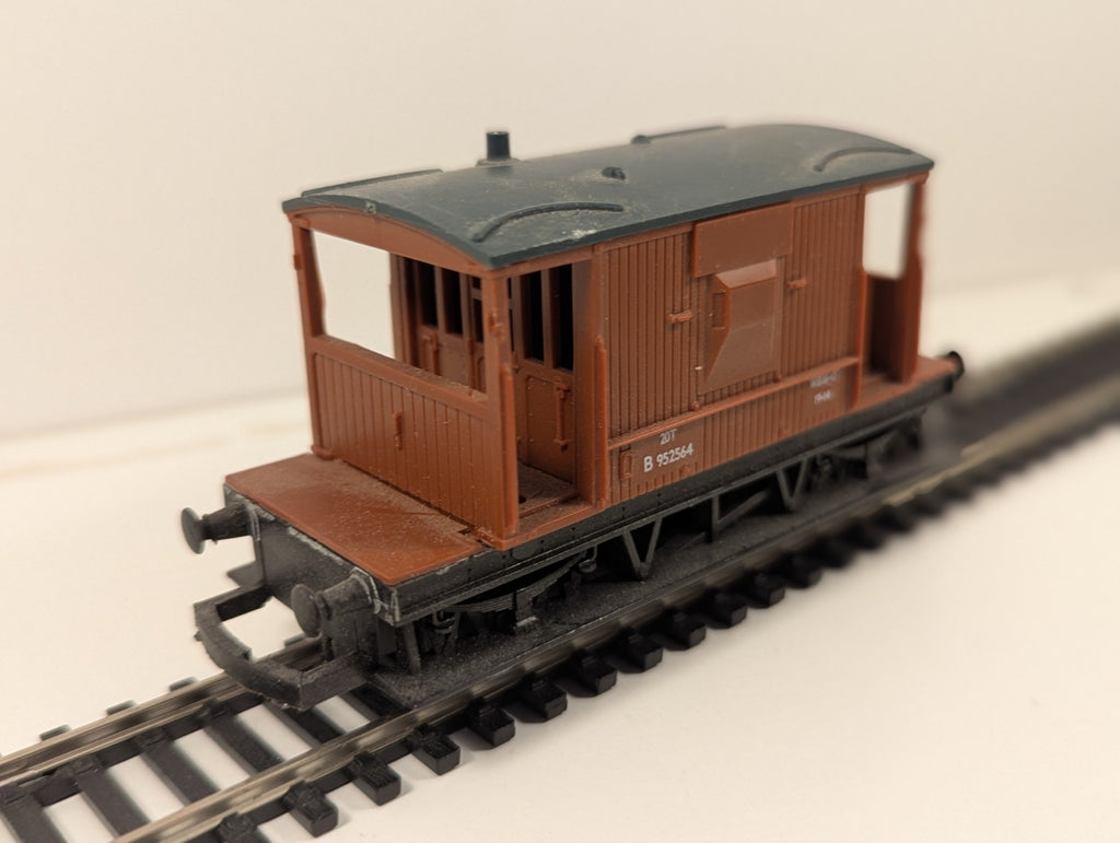 Hornby British Railways (BR) 20-Ton Brake Van – B952564