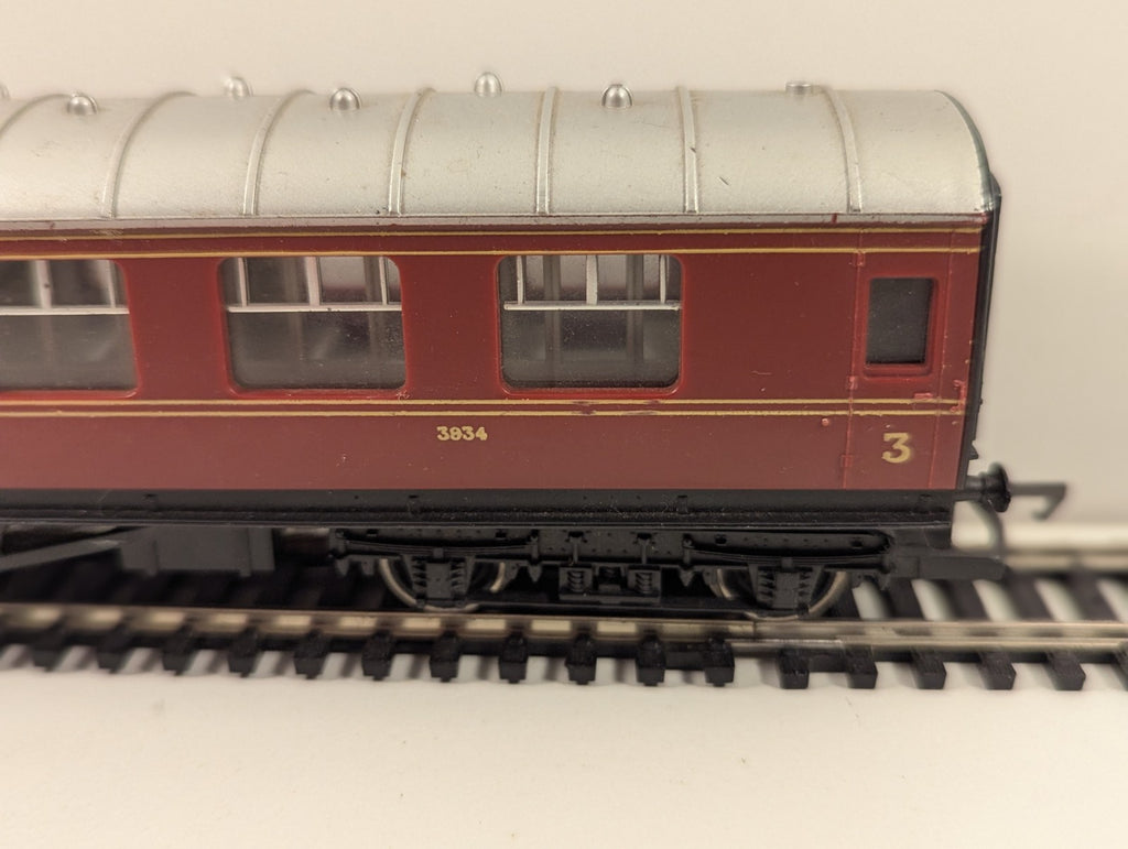 Hornby R433 OO LMS Stanier Composite Coach 3934