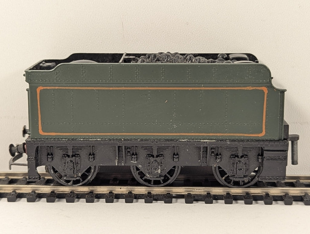 Tri-ang OO Gauge GWR 6-Wheel Tender GWR Green