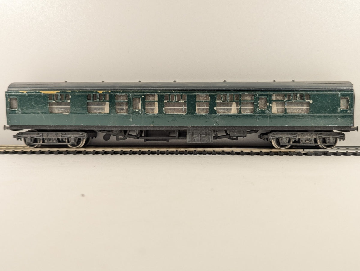 Tri-ang OO Gauge Suburban Coach Passenger Coach Green
