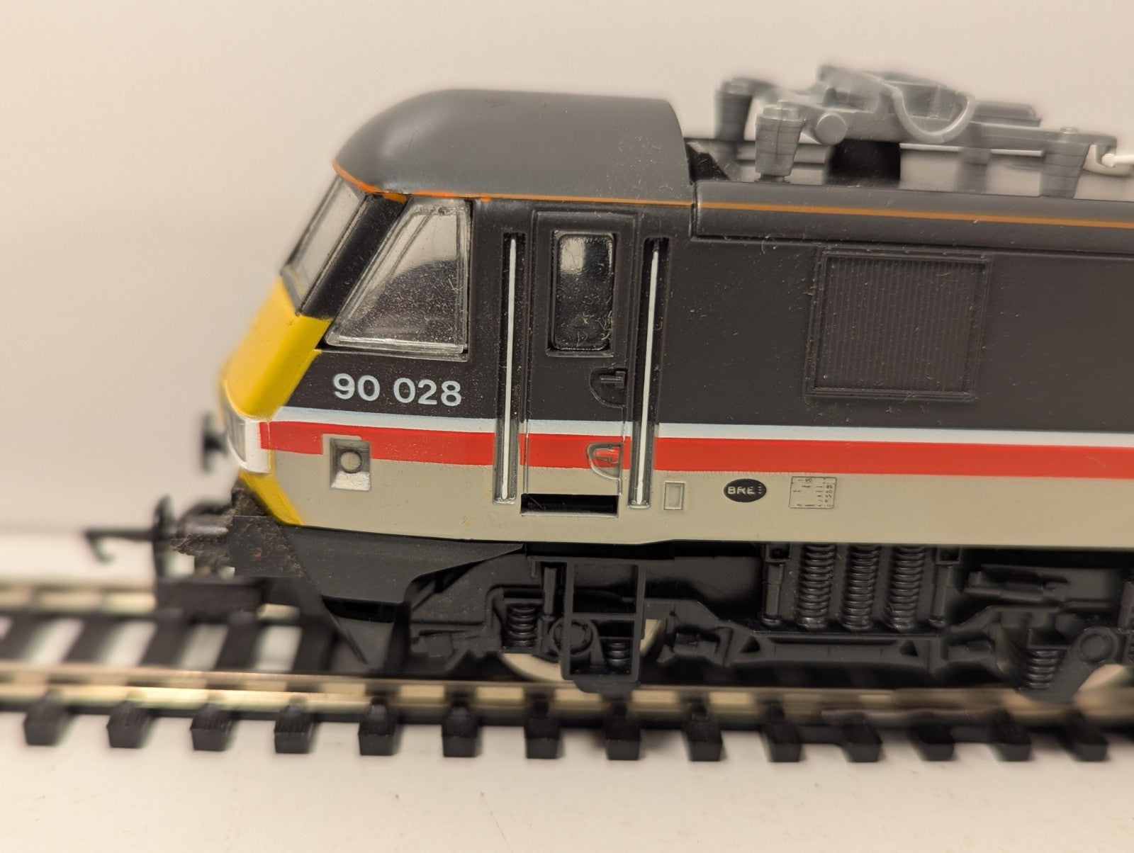Hornby OO Gauge R471 Class 90 90028 InterCity Electric Locomotive