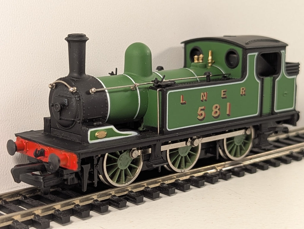 Mainline OO Gauge LNER Class J72 0-6-0T 581 Tank Locomotive